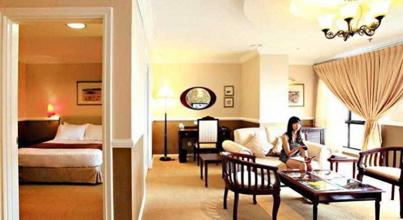 The Apartments At Merdeka Palace Hotel 古晋 外观 照片